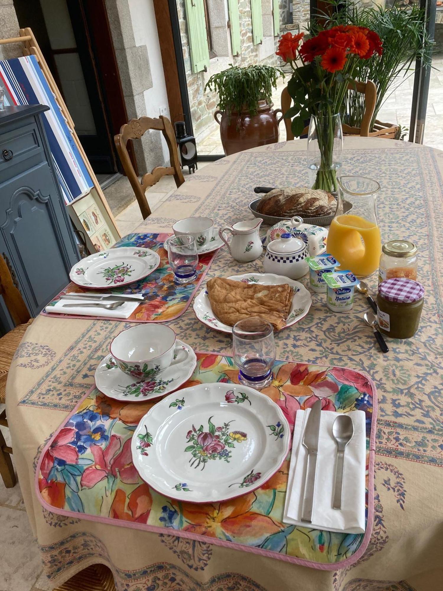 Ker Wilhelm Appartement Ploubezre Buitenkant foto